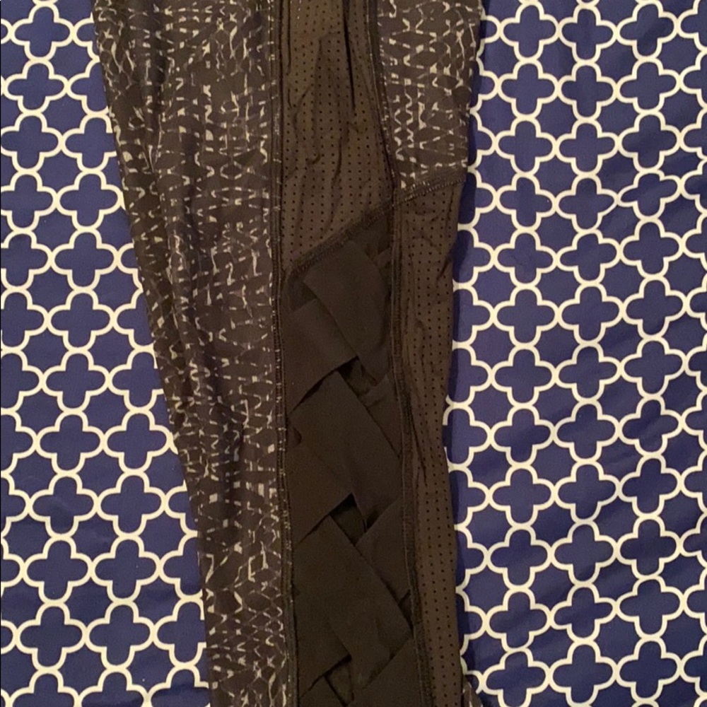 Lululemon crops! - Picture 3 of 5